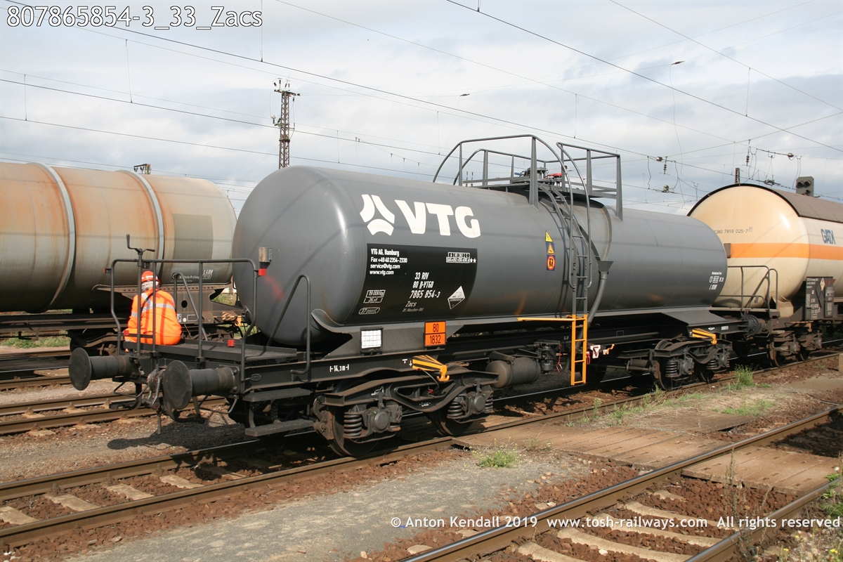 807865854-3_33_Zacs.JPG